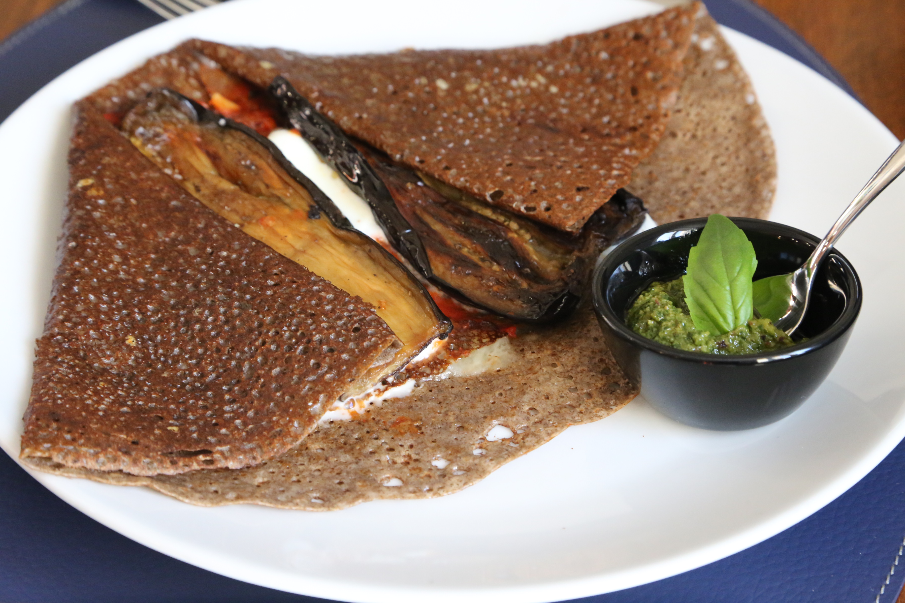 Crêpe végétarienne aubergines pesto pistache basilic